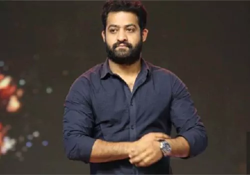 థియేటర్స్ దగ్గర ఎన్టీఆర్ ఫ్యాన్స్ ఫ్యాన్స్ !. ఆ సినిమా ట్రైలర్ కి ఏం సంబంధం లేదు లేదు