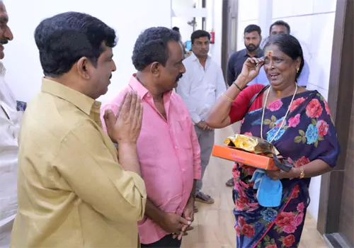 పవన్ కళ్యాణ్ ఆర్థిక ఆర్థిక .. పాకీజా పాకీజా!