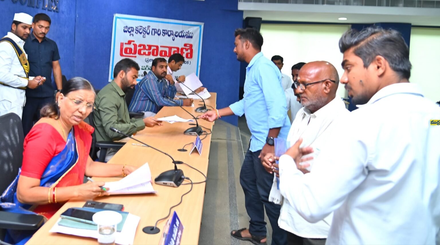 ప్రజావాణి దరఖాస్తులకు అధిక ప్రాధాన్యత ఇచ్చి పరిష్కరించాలి