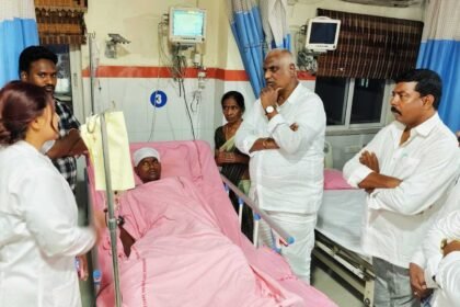 ప్రమాదంలో గాయపడిన వ్యక్తిని పరామర్శించిన పరామర్శించిన