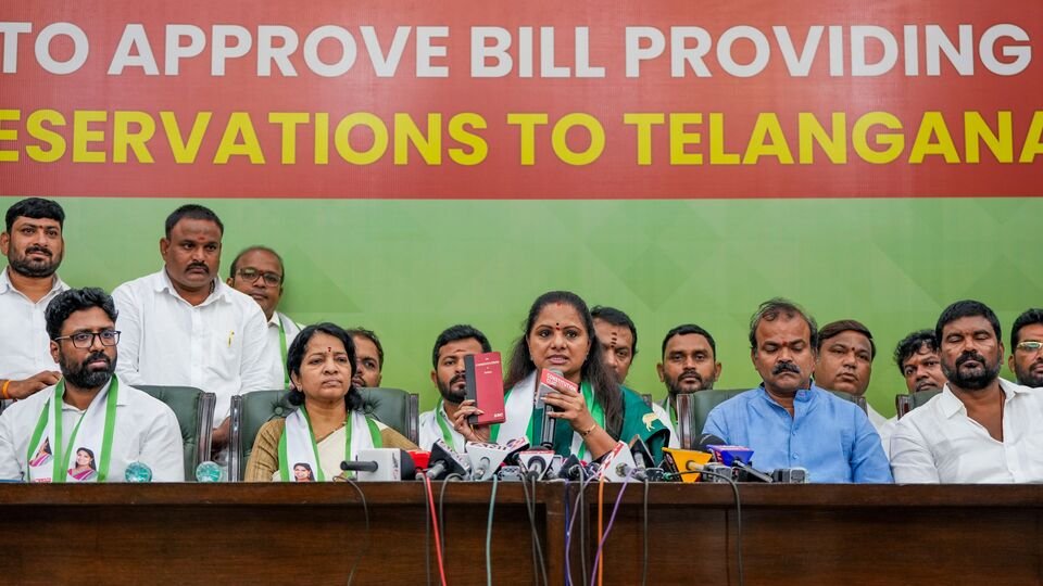 బీసీ రిజర్వేషన్లపై జూలై 17 న న తెలంగాణలో 'రైల్ రైల్' .. కల్వకుంట్ల కవిత కవిత కవిత