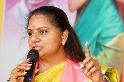 బీసీలకు 42 శాతం శాతం రిజర్వేషన్లు డిమాండ్ చేస్తూ ఎమ్మెల్సీ కవిత 3 రోజుల రోజుల నిరాహార నిరాహార
