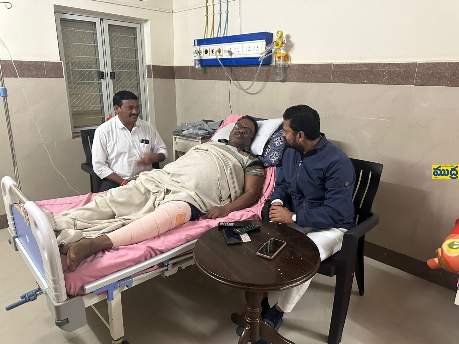 మాజీ మేయర్ మేయర్ కు రామగుండం మాజీ ఎమ్మెల్యే కోరుకంటి చందర్ పరామర్శ