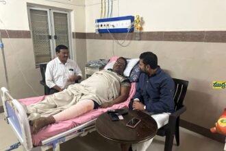 మాజీ మేయర్ మేయర్ కు రామగుండం మాజీ ఎమ్మెల్యే కోరుకంటి చందర్ పరామర్శ