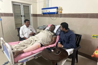 మాజీ మేయర్ మేయర్ కు రామగుండం మాజీ ఎమ్మెల్యే కోరుకంటి చందర్ పరామర్శ