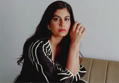 ముద్దు సన్నివేశం తొలగించినందుకు సెన్సార్ పై శ్రీయ ఆగ్రహం ఆగ్రహం