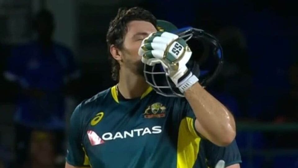 రసెల్ బ్యాట్ తో రప్పా రప్పా రప్పా .. విండీస్ విండీస్ ను ఊచకోత ఊచకోత కోసిన టిమ్ టిమ్ .. 37 బంతుల్లోనే ఫాస్టెస్ట్ సెంచరీతో సెంచరీతో రికార్డు