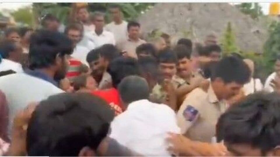 రాములోరి భూముల వివాదం ..! భద్రాచలం ఆలయ ఈవోపై దాడి