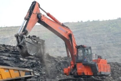 సింగరేణిలో పడిపోయిన బొగ్గు బొగ్గు- విద్యుత్ విద్యుత్ కేంద్రాల్లో తగ్గిన నిల్వలు నిల్వలు ..