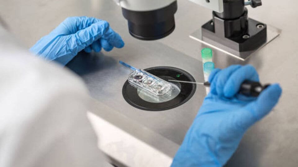 హైదరాబాద్: భర్త స్పెర్మ్ స్పెర్మ్ తో కాకుండా మరో వ్యక్తి కణాలతో సంతానం ..! టెస్ట్ ట్యూబ్ బేబీ సెంటర్ పై కేసు, బయటపడ్డ అసలు అసలు అసలు