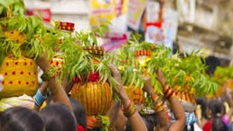 హైదరాబాద్‌ లో వైభవంగా బోనాల బోనాల