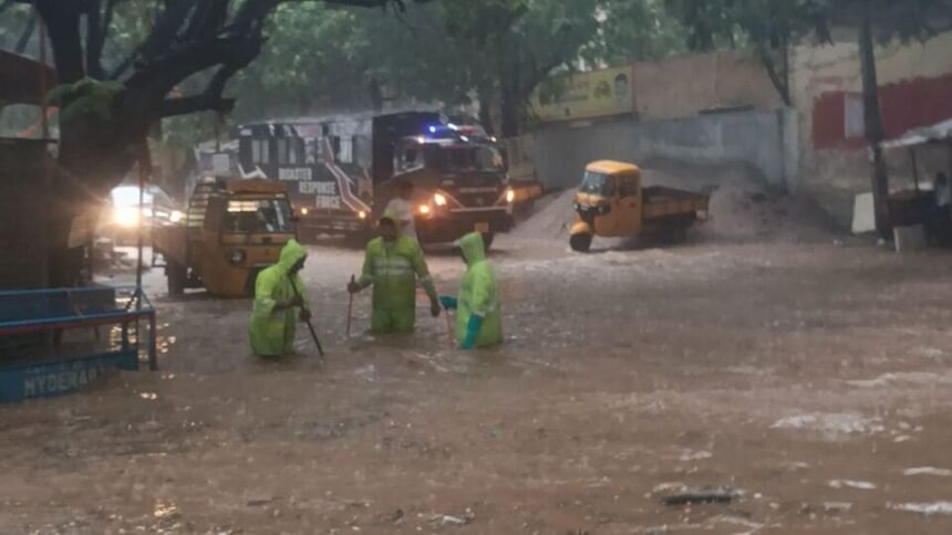 హైదరాబాద్‌లో భారీ భారీ - రోడ్లన్నీ రోడ్లన్నీ జలమయం, లోతట్టు ప్రాంతాలకు ప్రాంతాలకు ప్రాంతాలకు