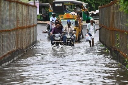కొనసాగుతున్న కొనసాగుతున్న - ఏపీకి భారీ భారీ వర్ష ..! అల్ప పీడనం కారణంగా ఆంధ్రంలో ప్రకాశం బ్యారేజీకి భారీగా- వరద- భారీ వర్షాలు, ఆంధ్ర ప్రదేశ్ న్యూస్