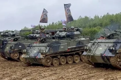 యుద్ధ ట్యాంకర్లతో ఎన్టీఆర్ ఫ్యాన్స్ ఫ్యాన్స్ .. ఇదెక్కడి ఇదెక్కడి మాస్ రా మావ!