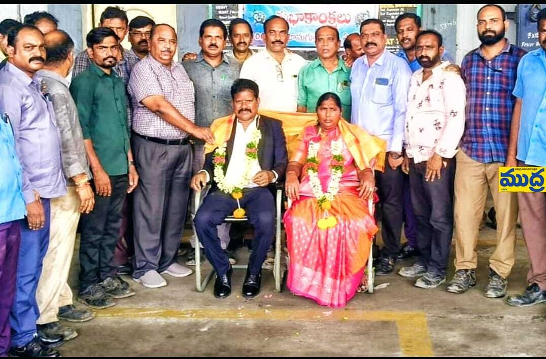 రిటైర్డ్ ఉద్యోగికి తోటి ఉద్యోగుల ఉద్యోగుల