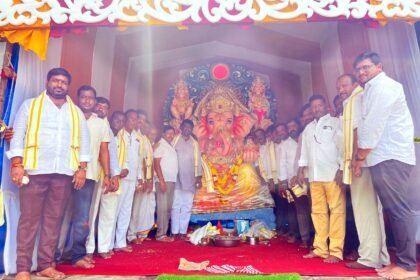 గణేశుడికి కాంగ్రెస్ నేత పొట్టోళ్ల శ్యామ్ గౌడ్ పూజలు పూజలు