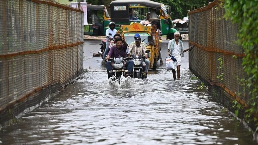 ఉపరితల ఉపరితల, ద్రోణి ద్రోణి ..! ఏపీ, తెలంగాణకు తెలంగాణకు భారీ సూచన సూచన, ఈ జిల్లాలకు ఎల్లో అలర్ట్ అలర్ట్