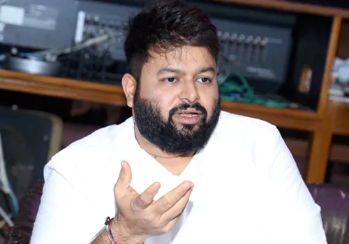 'ఓజి' ఫంక్షన్‌లో నోరు నోరు జారిన థమన్‌ ... ఏకి పారేస్తున్న నెటిజన్లు!