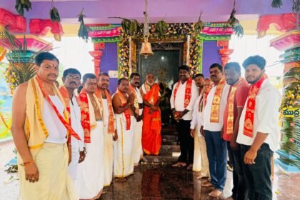 పోచమ్మ తల్లి ఆలయంలో ఆలయంలో పొట్టోళ్ల గౌడ్ గౌడ్ ప్రత్యేక పూజలు