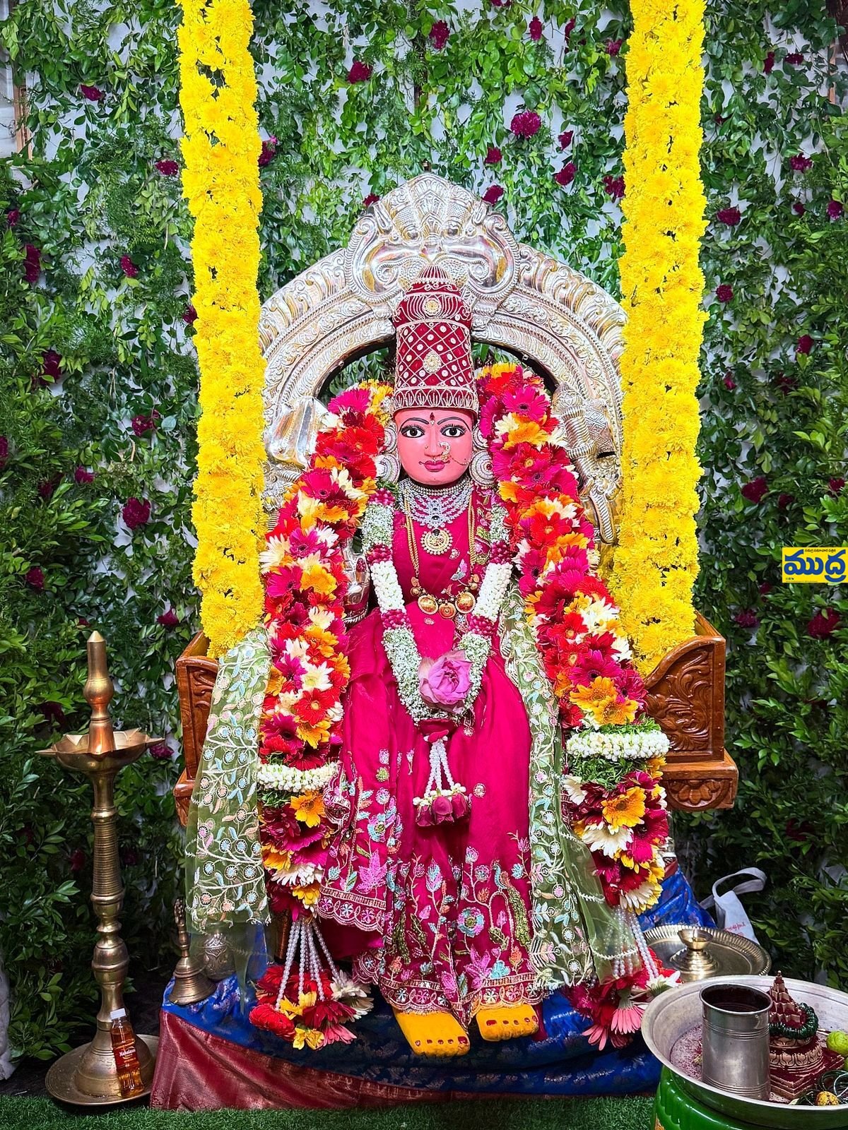 బాల త్రిపురసుందరిగా నిమిషాంబిక మాత మాత