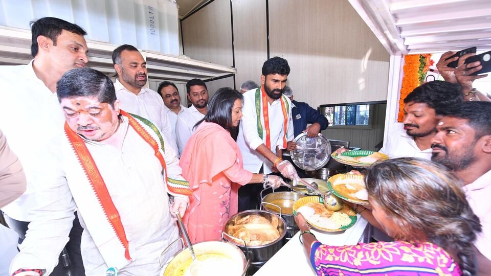 రూ .5 కే హైదరాబాద్‌లో హైదరాబాద్‌లో బ్రేక్‌ఫాస్ట్ .. ఇందిరమ్మ క్యాంటీన్లు ప్రారంభం!