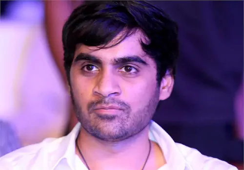 వర్షంలో బైక్ నెట్టుకుంటు కథ కథ రాసాను .. ఓజి సుజిత్ కీలక వ్యాఖ్యలు వ్యాఖ్యలు