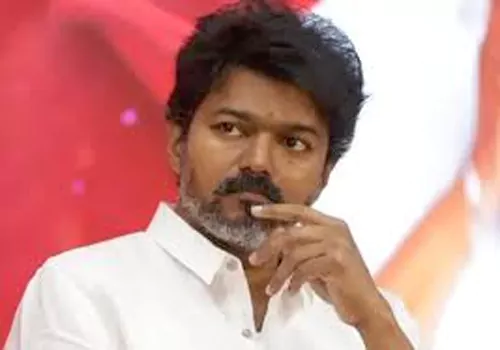 విజయ్ కి షాక్ షాక్ ఇచ్చిన సెక్యూరిటీ .. ఎవరు ఆ గుర్తు తెలియని యువకుడు యువకుడు