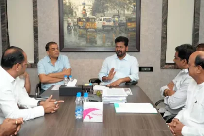 సమ్మె జరుగుతుంటే చూస్తూ ఉర్కోలేం .. నాకు నాకు రాష్ట్ర ప్రయోజనాలు!