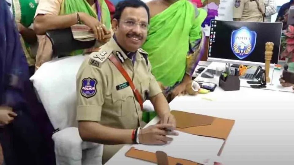 హైదరాబాద్ పోలీస్ కమిషనర్‌గా బాధ్యతలు స్వీకరించిన సజ్జనార్