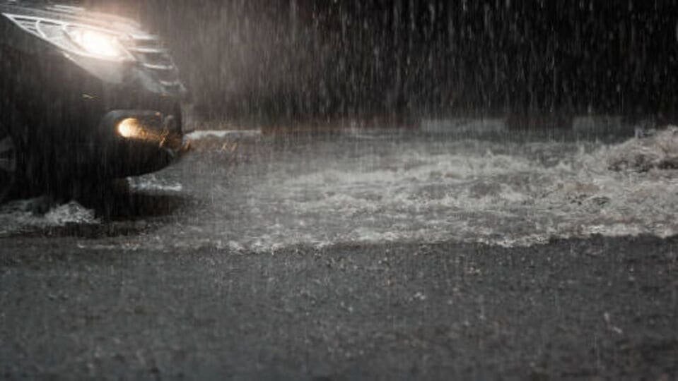 హైదరాబాద్‌లో దంచికొట్టిన వాన .. ఏపీలోని ఈ జిల్లాల్లో వర్ష వర్ష!