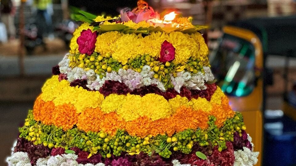 హైదరాబాద్‌లో బతుకమ్మ వేడుకల కోసం కోసం 450 ప్రదేశాలలో జీహెచ్‌ఎంసీ ఏర్పాట్లు ఏర్పాట్లు