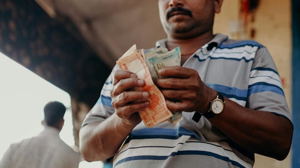 కేంద్ర ప్రభుత్వ ఉద్యోగులకు తీపి కబురు కబురు కబురు: కరవు కరవు భత్యం (డా) 3% పెంపునకు కేబినెట్ కేబినెట్ కేబినెట్
