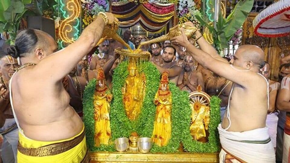 తిరుమలలో అంగరంగ వైభవంగా శ్రీవారి శ్రీవారి చక్రస్నానం .. చూసిన కనులదే కనులదే!