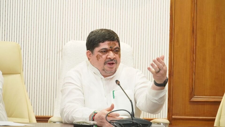 మంత్రి పొన్నం- మంత్రి పొన్నం ప్రభాకర్ అడ్లురి లక్ష్మణ్ వ్యాఖ్యలపై స్పందించాలనుకోవడం లేదు, తెలంగాణ తెలంగాణ తెలంగాణ