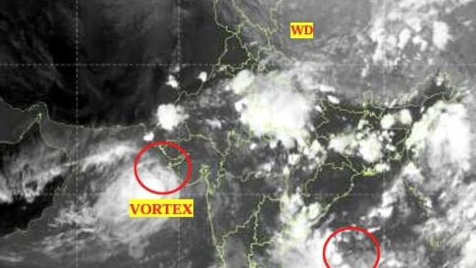 రాగల 3 గంటల్లో భారీ వర్షాలు ...! ఉత్తరాంధ్ర జిల్లాలకు 'రెడ్ అలర్ట్'