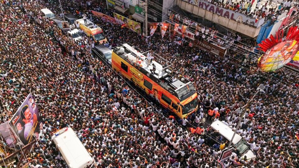 విజయ్ సభలో సభలో తొక్కిసలాట .. 31 మంది మంది మృతి, ఆందోళనలో ఆందోళనలో -31 విజేస్ టీవీకె కరూర్ ర్యాలీలో స్టాంపేడ్‌లో చంపబడ్డారు,