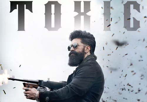 బోల్డ్ గా 'టాక్సిక్' గ్లింప్స్.. 'పెద్ది'కి షాక్ తప్పదా?