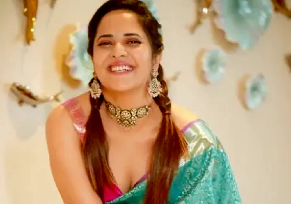 అనసూయ మళ్ళీ వచ్చేసింది.. ఆ పోస్ట్ ఖచ్చితంగా వీళ్ళని ఉద్దేశించి చేసిందే
