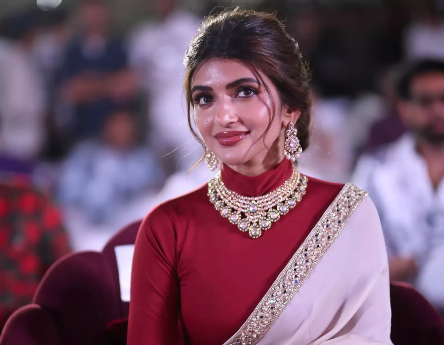 మహేశ్‌ను ఆ ఉద్దేశంతో చూడలేదు.. వైరల్ అవుతున్న క్లిప్పింగ్‌పై శ్రీలీల క్లారిటీ