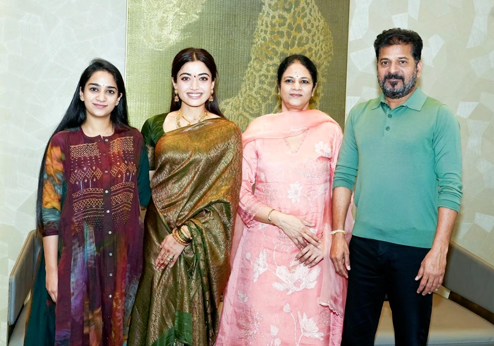 tmdb-header-middle-logo