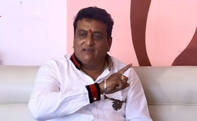 గోల, ఈలలు తప్ప ఒక్కరు కూడా సినిమాకి రారు.. ఆ హీరో గురించేనా!