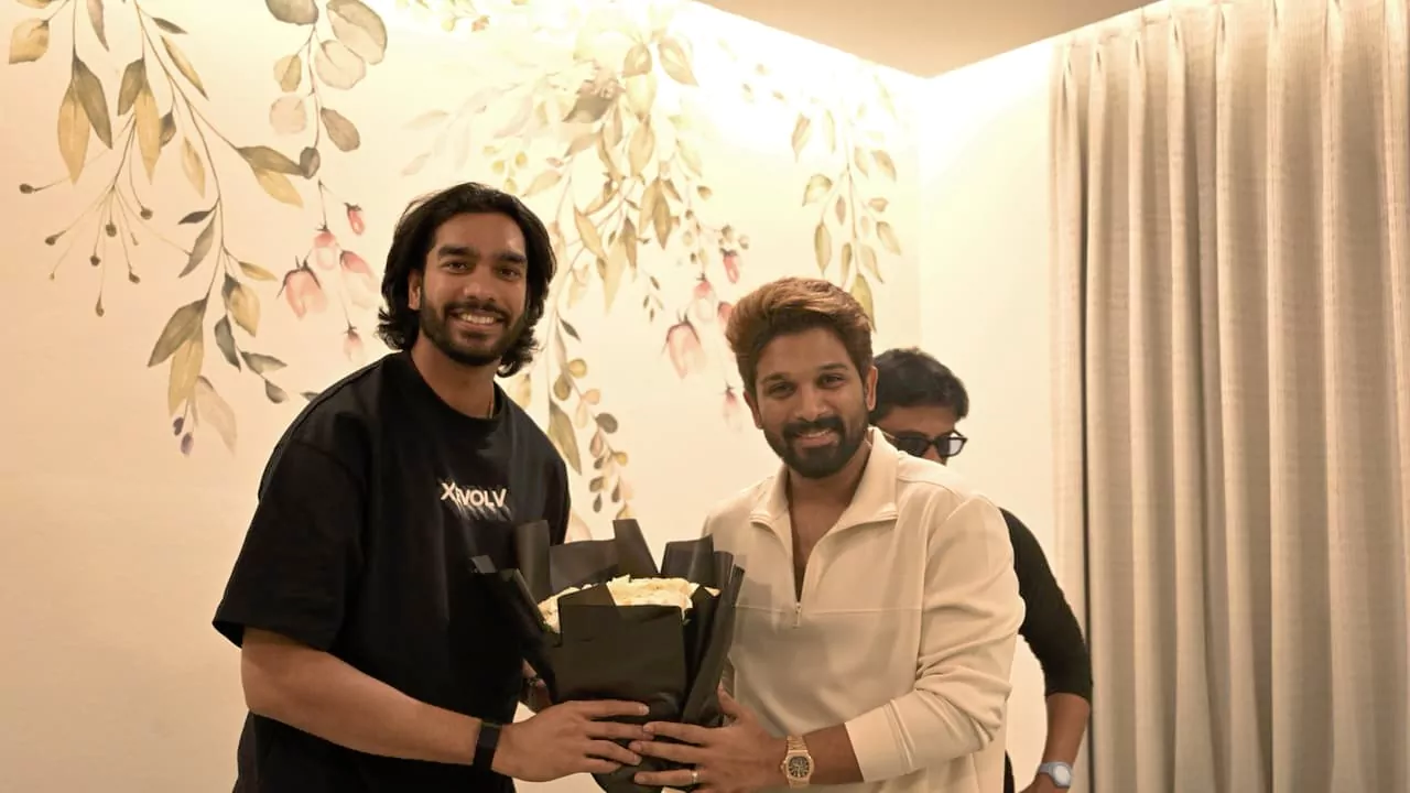 వైరల్ గా మారిన అల్లు అర్జున్ వాచీ రేట్.. ఆ రేటుతో హైదరాబాద్ లో ఏం కొనచ్చో తెలుసా!